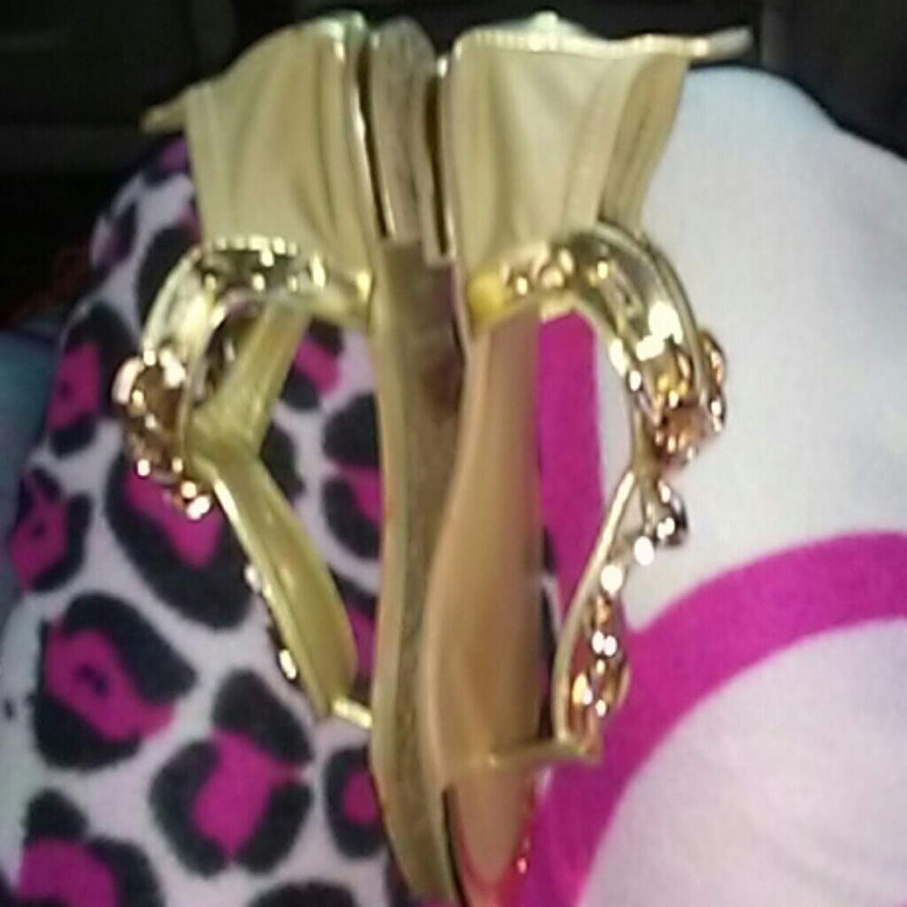 Shoes - Picture 2 of 4